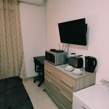 Fairwinds - Double Room With Ensuite - Luqa Airport - Self Check In & Out Available Eksteriør billede